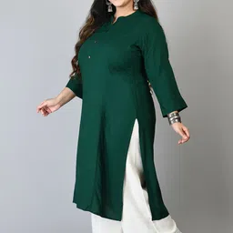 PrettyPlus by Desinoor.com Plus Size Women Green Solid Kurta image 4