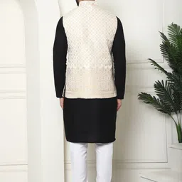 SOJANYA Checked Regular Pure Cotton Kurta with Churidar & Nehru Jacket image 5