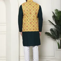 SOJANYA Checked Regular Pure Cotton Kurta with Churidar & Nehru Jacket image 5