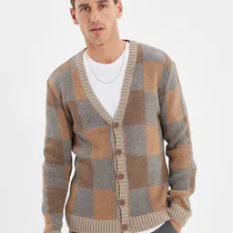 Trendyol Men Grey & Beige Checked Cardigan-image-10