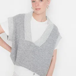 Trendyol Women Grey & White Crop Cardigan-image-52