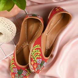 BRISKERS Embroidered Round Toe Mojaris-27