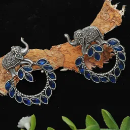Ozanoo Brass-Plated Animal Shaped Drop Earrings-1