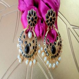 Runjhun Kundan Studded Gold-Plated Chandbalis Earrings-16
