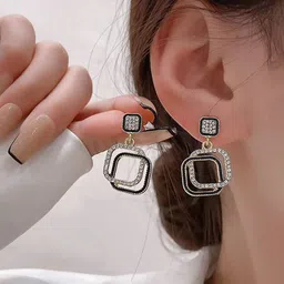 fabula Square Drop Earrings image 4