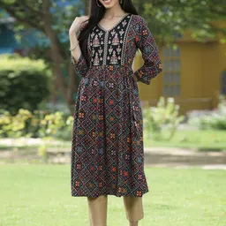 Juniper Women Black Flared Sleeves Thread Work Kurta-image-54