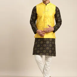 SOJANYA Men Black Floral Printed Mirror Work Kurta with Pyjamas-40