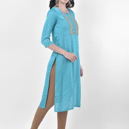 Span Ethnic Motifs Printed Thread Work Silk Cotton Kurta image 2
