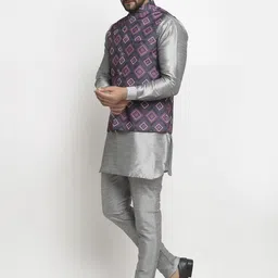 Benstoke Men Grey Dupion Silk Kurta & Pyjamas with Nehru Jacket image 5