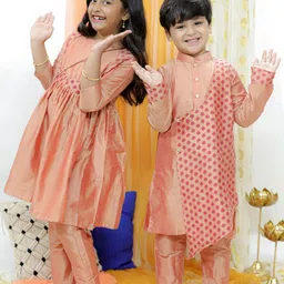 VASTRAMAY Girls Ethnic motifs Printed Anarkali Kurta With Pyjamas & Potli Bag-picture-35