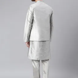 Hangup Men Grey Layered Dupion Silk Kurta Pyjamas With Nehru Jacket image 3