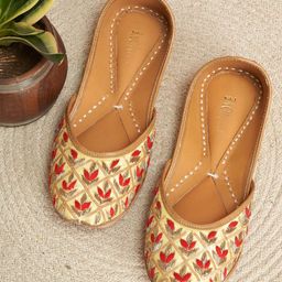 UMNOVE Women Embroidered Ethnic Mojaris-35