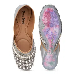 Retro Walk Embellished Ethnic Mojaris image 5