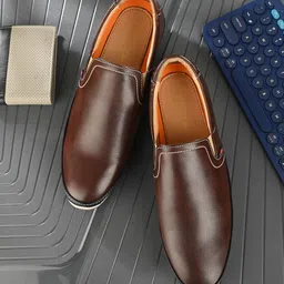 Roadster Men PU Slip-On Sneakers-picture-31