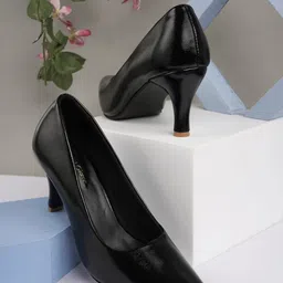 Get Glamr Pointed Toe Kitten Pumps-31