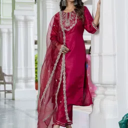 Women Silk Blend Kurta Pant Dupatta Set-picture-12