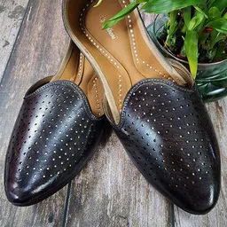 Fulkari Men Textured Ethnic Mojaris Flats-picture-24