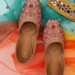 ICONICS Women Peach-Coloured Ethnic Ballerinas Flats-image-4