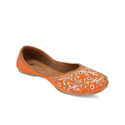 DESI COLOUR Women Orange Embellished Ethnic Mojaris Flats-image-94