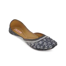 Fulkari Women Grey Embellished Mojaris Flats-picture-43