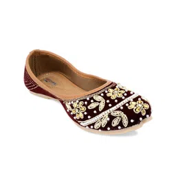 DESI COLOUR Women Ethnic Velvet Embellished Mojaris-picture-8