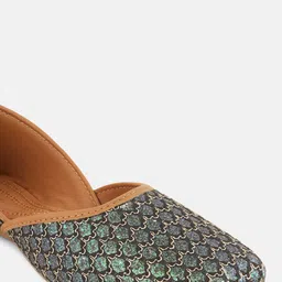 Anouk Printed Round Toe Mojaris image 5