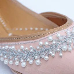 Anouk Peach-Coloured Embellished Ethnic Mojaris image 4