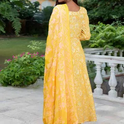 7Threads Women Ethnic Motifs Printed Regular Kurta with Trousers & With Dupatta image 2