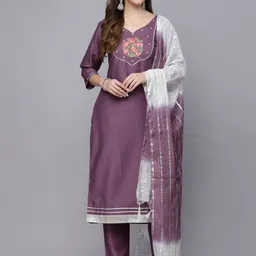 Stylum Mauve & White Floral Yoke Design Thread Work Kurta With Trousers & Dupatta-picture-3