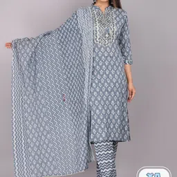 JC4U Floral Printed Pure Cotton Kurta with Trousers & With Dupatta-image-25