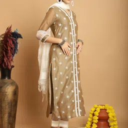 Tulsattva Floral Embroidered Regular Thread Work Kurta With Trousers & Dupatta image 4