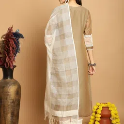 Tulsattva Floral Embroidered Regular Thread Work Kurta With Trousers & Dupatta image 5