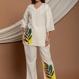 CUSTARD Off White Printed Cotton V-Neck Tunic With Trousers Co-ord Set for Women-image-92