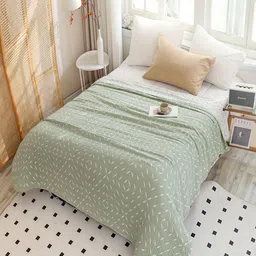 JC HOME Green & White Geometric AC Room 300 GSM Double Bed Quilt-image-98