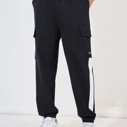 Styli Men Colorblock Oversized Cargo Pocket Jogger With Embroidery Detail-image-48