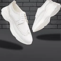 riffway Men Solid Round Toe Sneakers-image-13