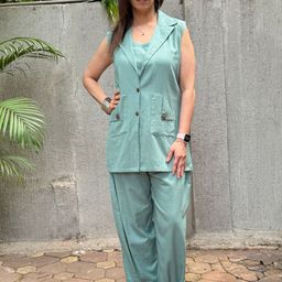 Label Ishnya REZAAR- Sea Green Blazer With Bustier & Cuffed Pants Co-Ords-image-36