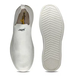 JQR Men Mesh Running Non-Marking Shoes image 2