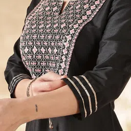 Anouk Women Embroidered Regular Thread Work Kurta with Trousers & With Dupatta image 2