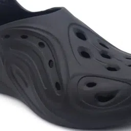 Svaar Men Self Design Clogs image 3