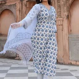 Moda Rapido Women Floral Printed Regular Kurta with Pyjamas & With Dupatta-50