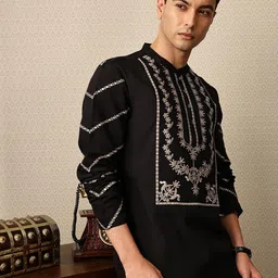 House of Pataudi Floral Embroidered Jashn Kurta with Palazzos-image-45