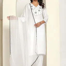 FLAMBOYANT Women Floral Yoke Design Regular Thread Work Kurti with Trousers & With Dupatta-picture-1