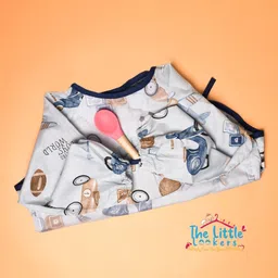 The Little Lookers Infant Bib with Pocket-32