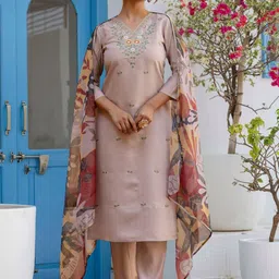 Navlik Women Floral Embroidered Kurta with Trousers & Dupatta-45