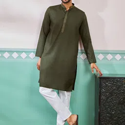 VASTRAMAY Mandarin Collar Thread Work Straight Kurta With Pyjama-image-70