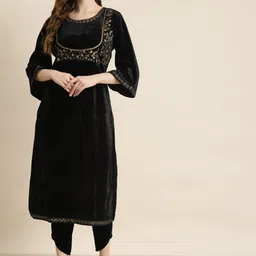 Shae by SASSAFRAS Women Black & Gold-Toned Embroidered Velvet Kurta-51