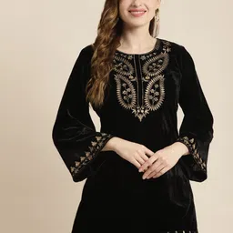 Shae by SASSAFRAS Black & Gold-Toned Ethnic Motifs Embroidered Flared Sleeves Velvet Kurti-11