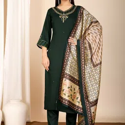FILIB LONDON Floral Yoke Design V Neck Straight Kurta & Trousers With Dupatta-image-12