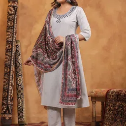Span Women Printed Regular Mirror Work Kurta with Trousers & With Dupatta image 5